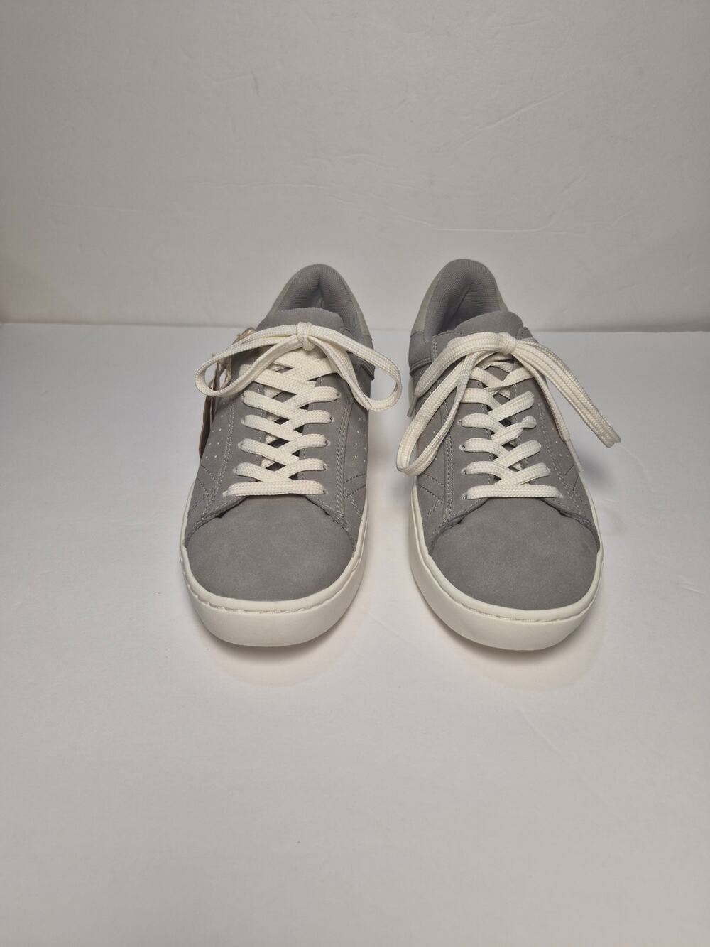 Project Cloud Size 8 Sneakers Memory foam Gray color,